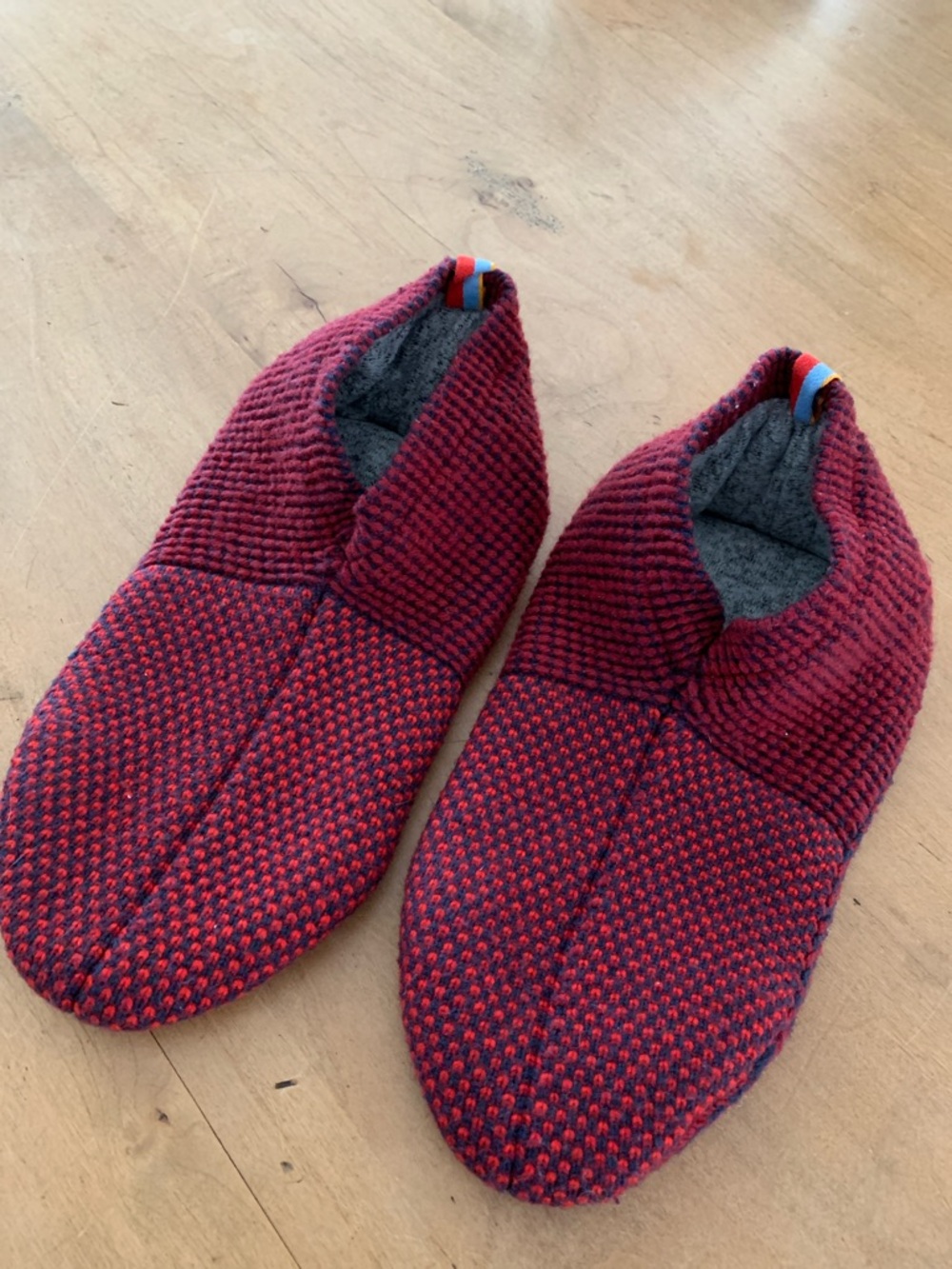 Men’s Bombas Red Gripper Slippers Size Extra Large